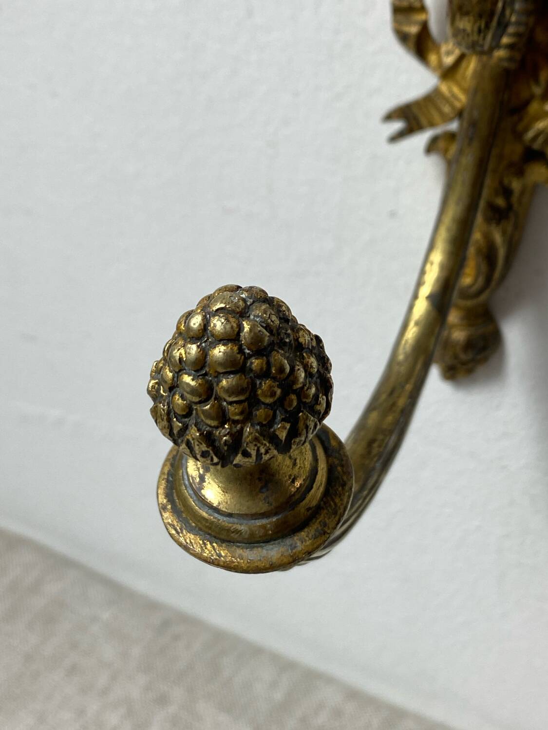 Patère en bronze, décor noeud