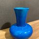 Vase signé en faïence bleue turquoise