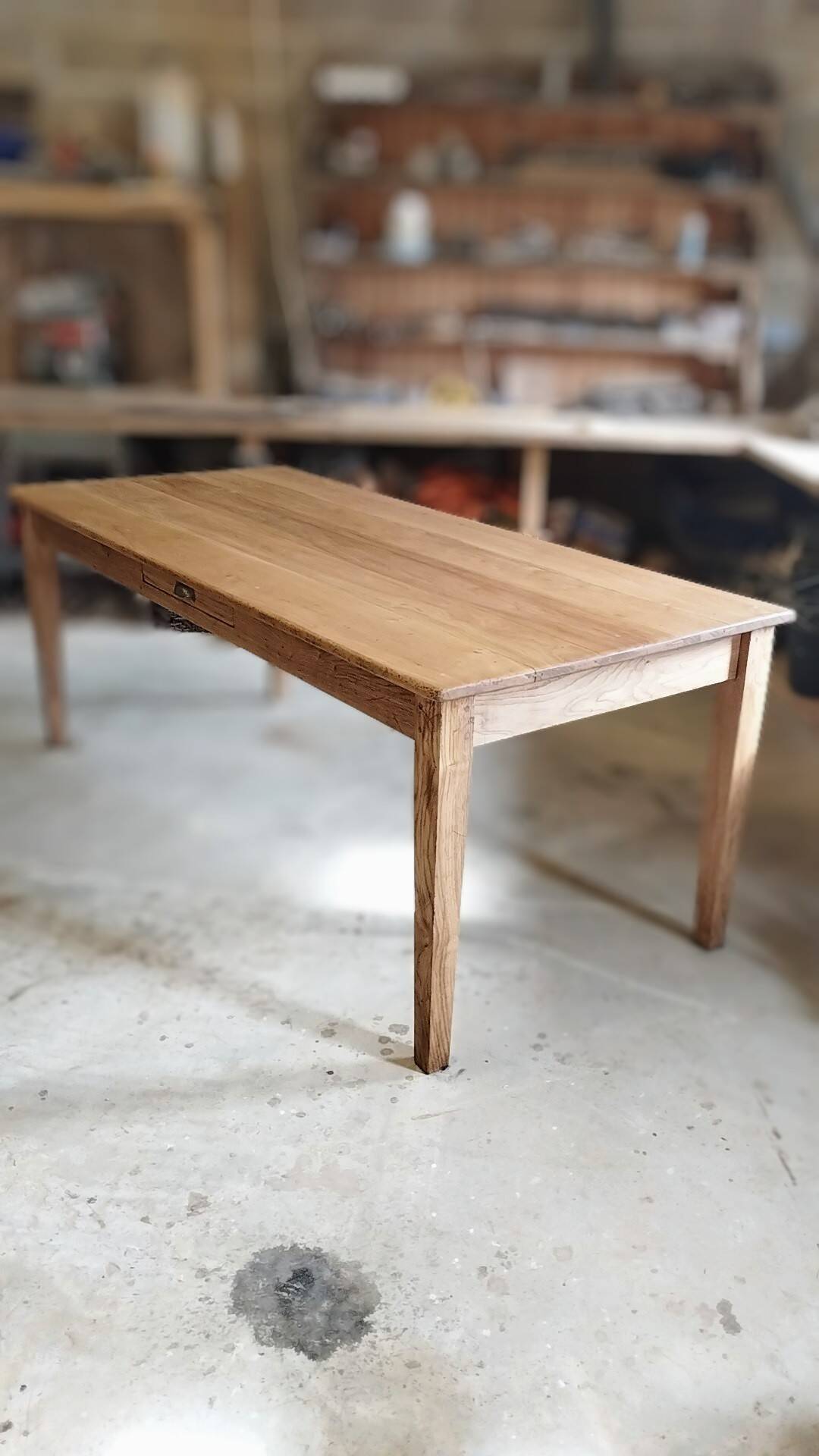 Rustic farmhouse table in solid oak with antique patina finish 200 x 90