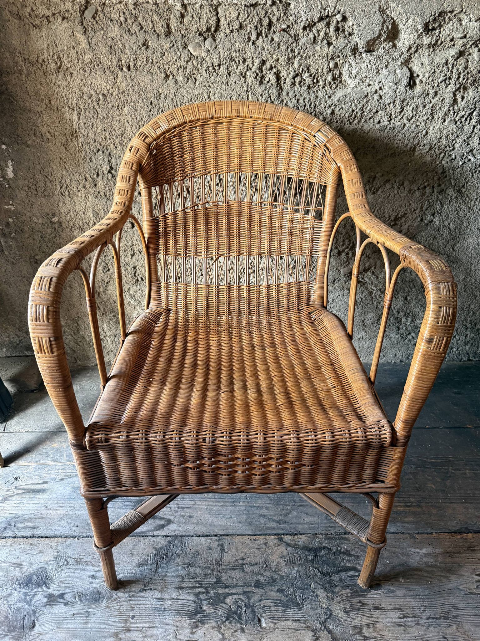 Vintage colonial lounge chair in rattan, pre-1950s.
