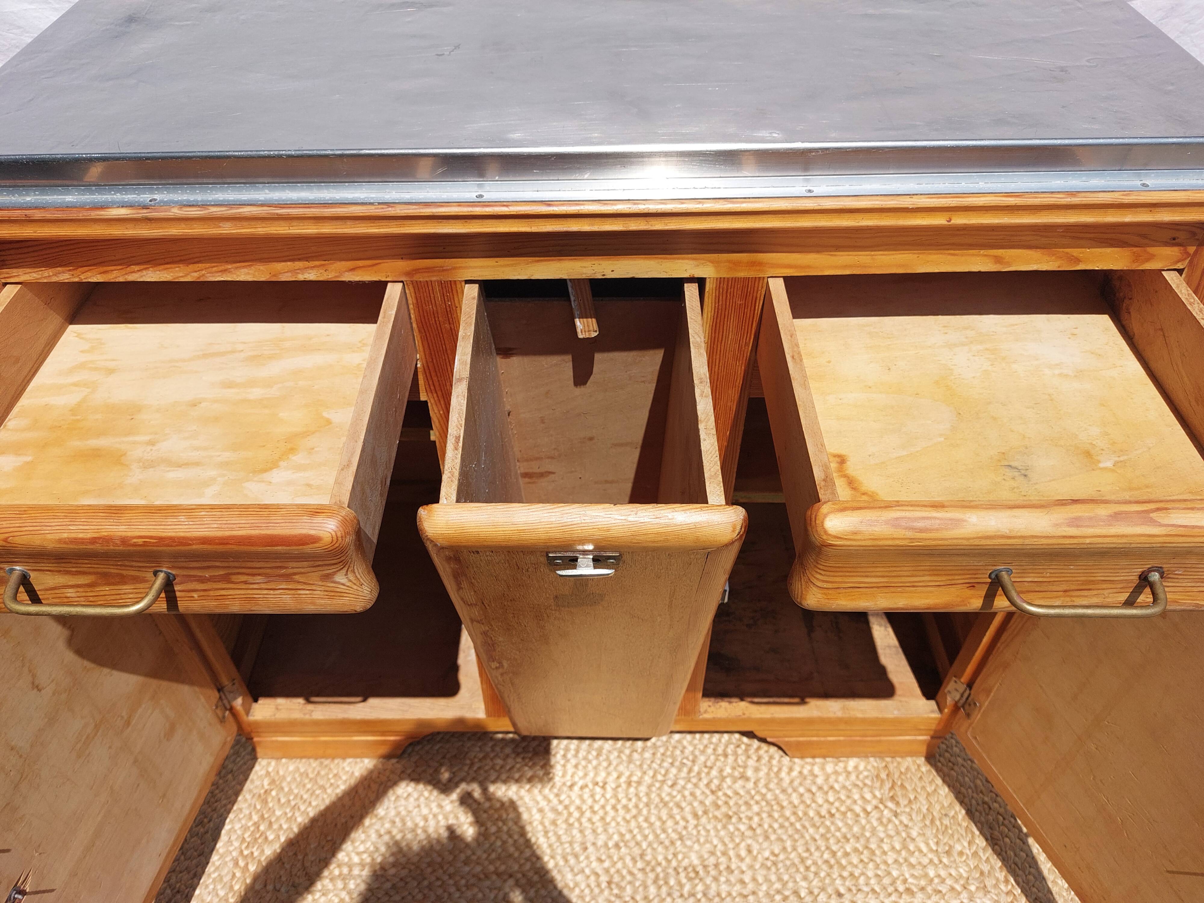 Mado buffet, stainless steel tray