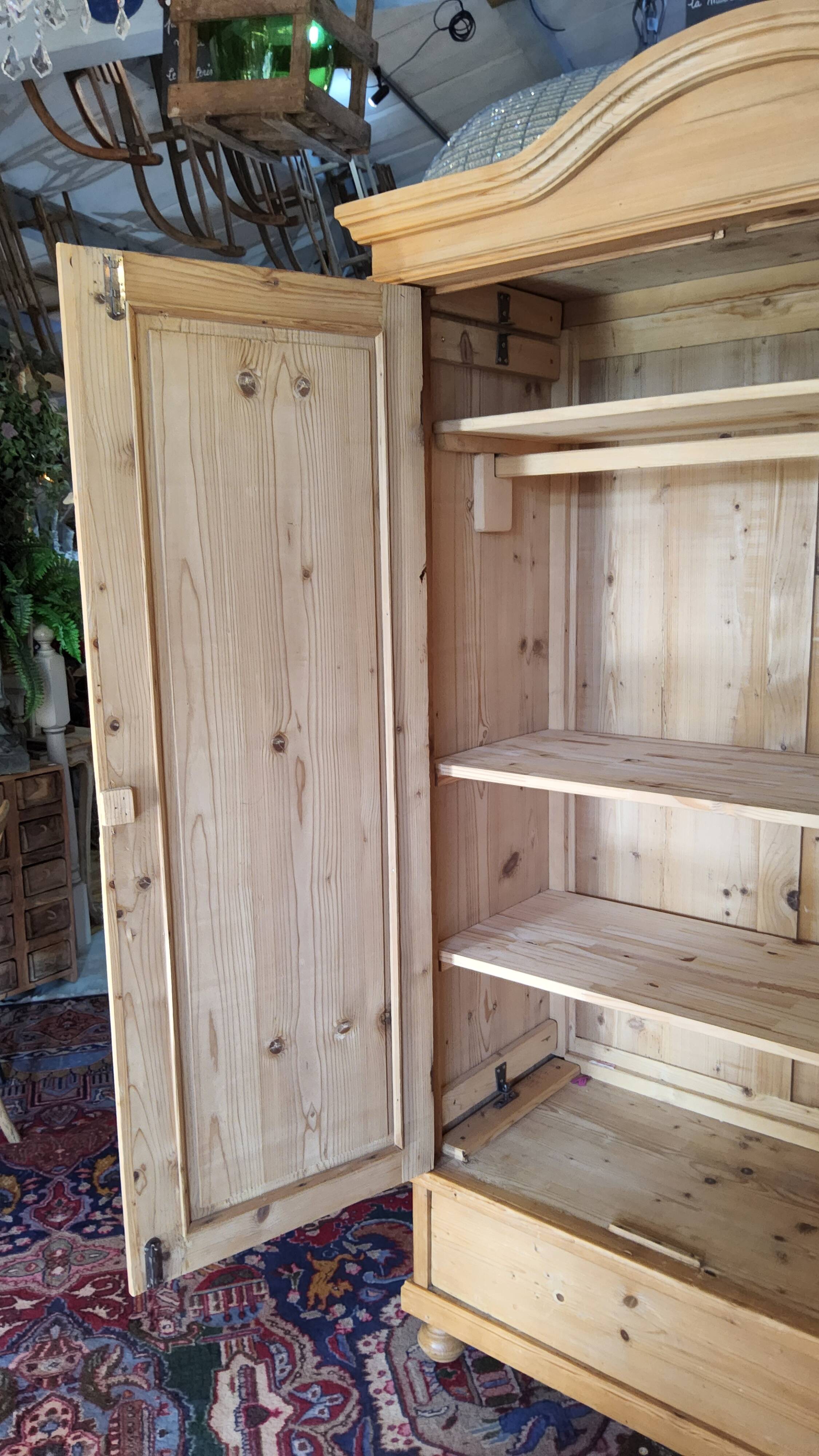 Armoire en pins