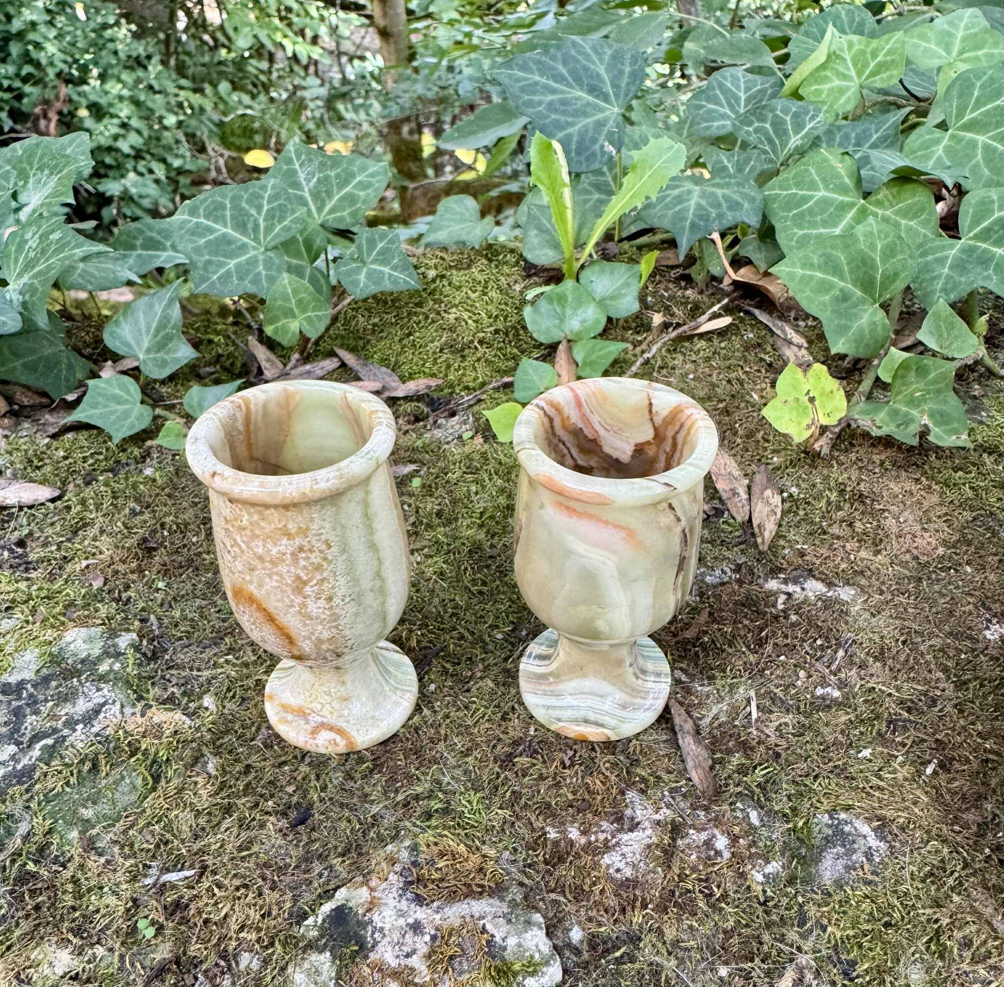 Paire de verres en onyx et leur coffret