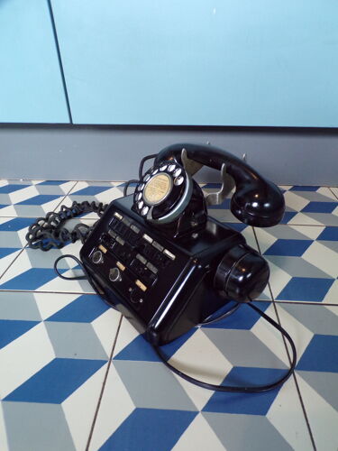 Téléphone de standard vintage en bakélite