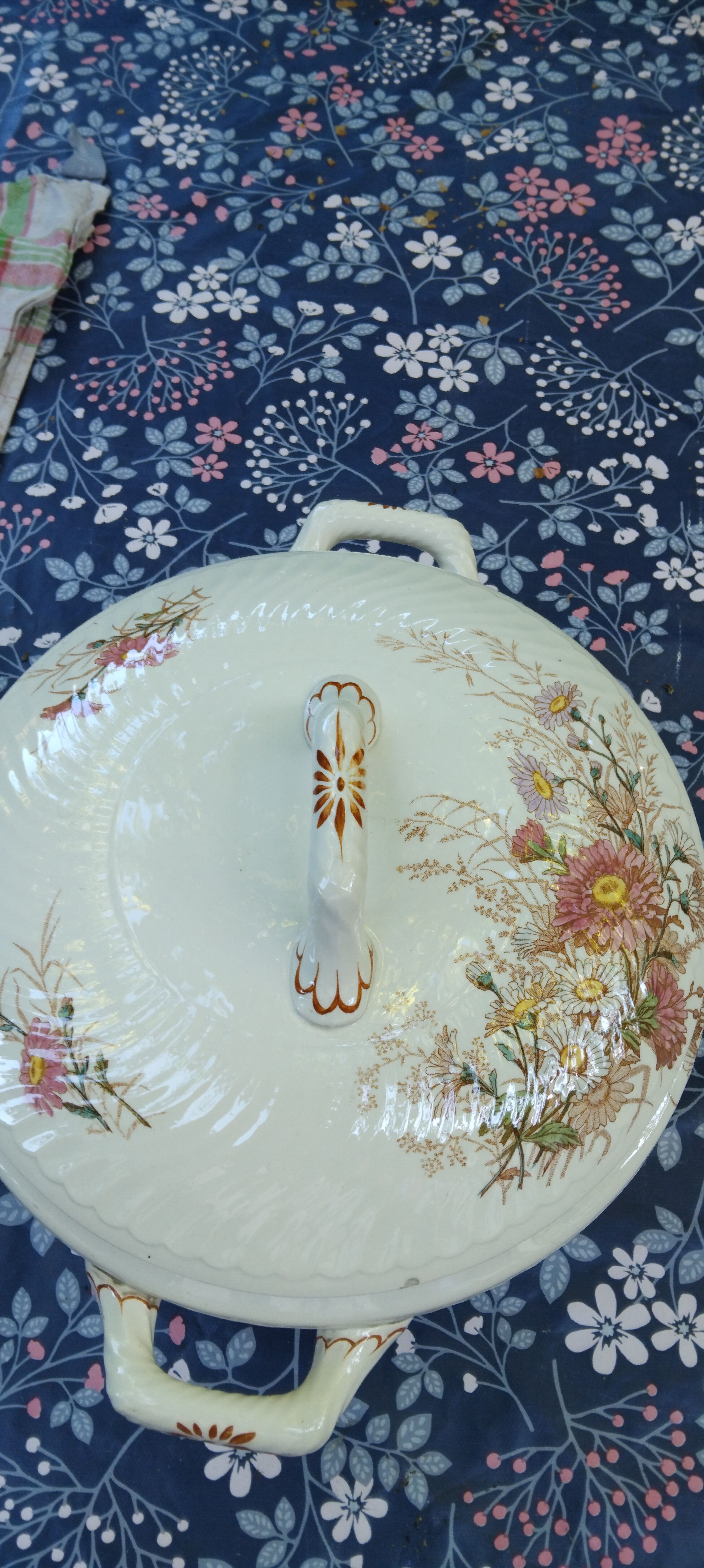 Old ceramic soup tureen Lunéville KG pattern Queen Marguerite