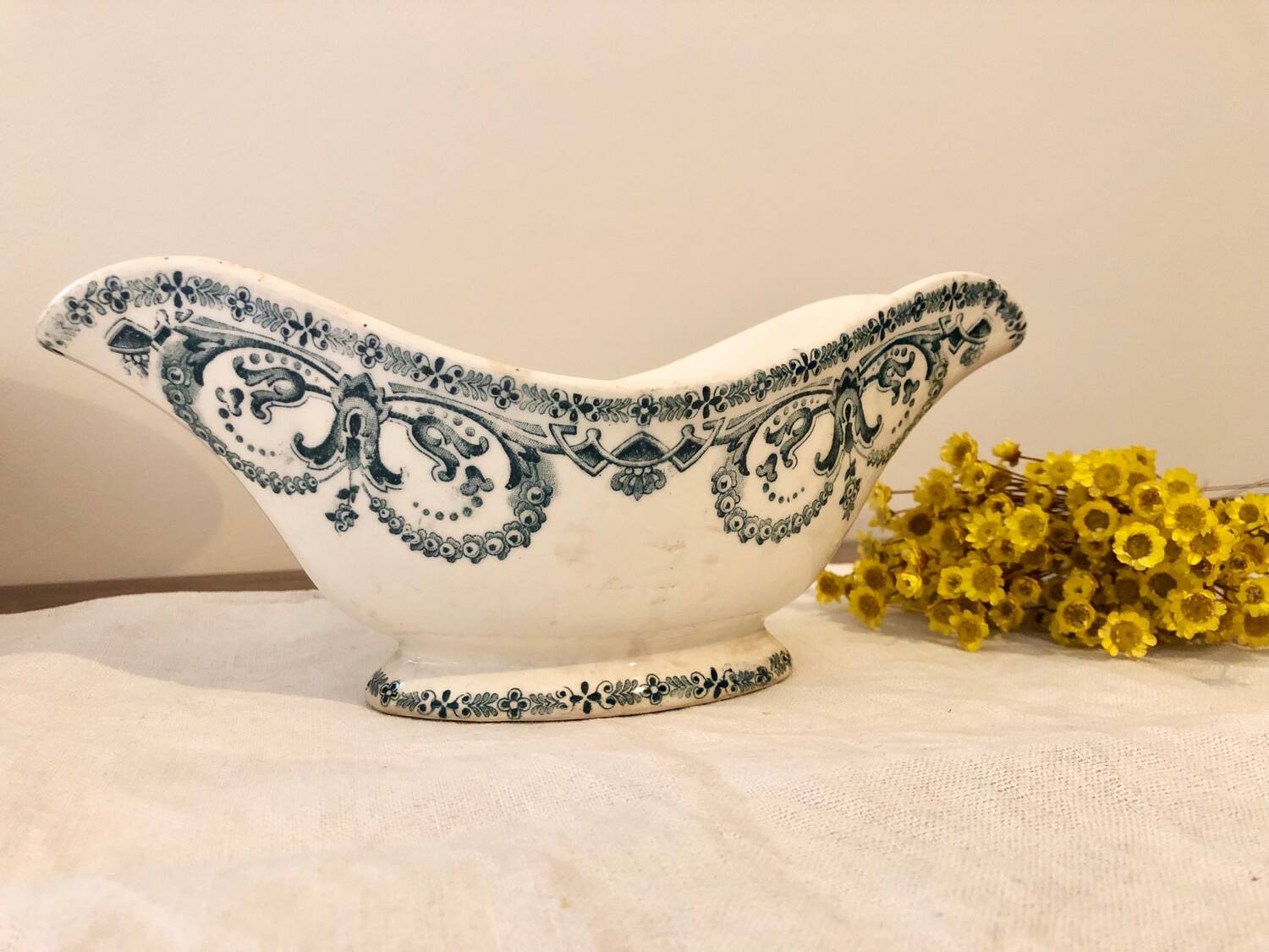 Ironware sauceboat at the Planteur de Caïffa