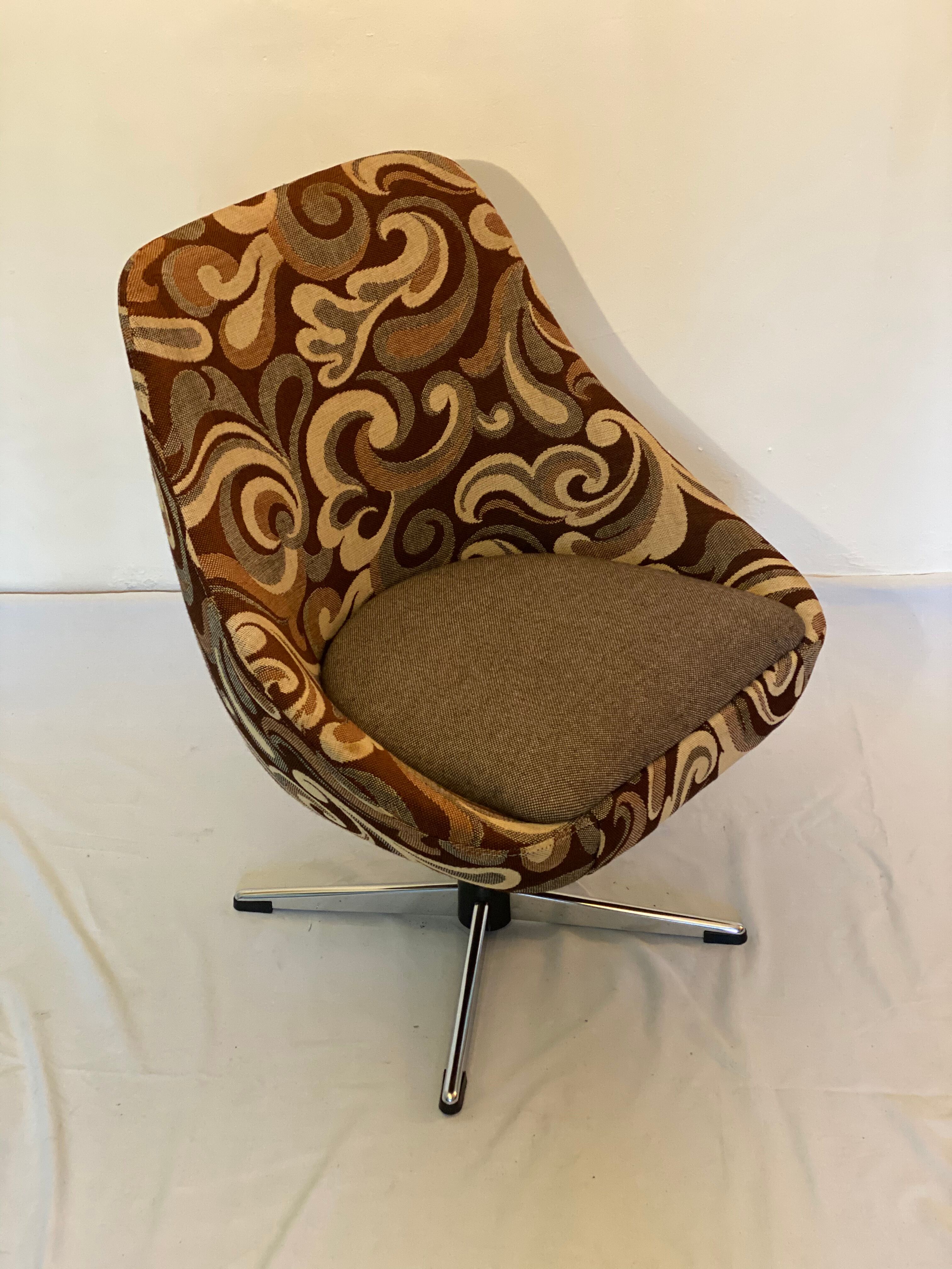 Mid century modern funky swivel chair
