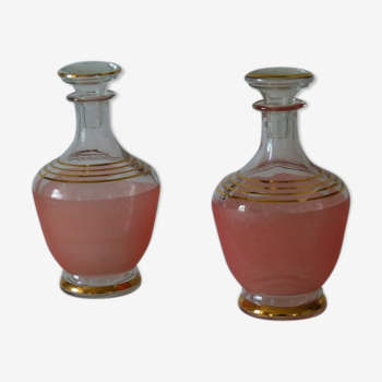 Lot de 2 carafes roses et dorées années 50