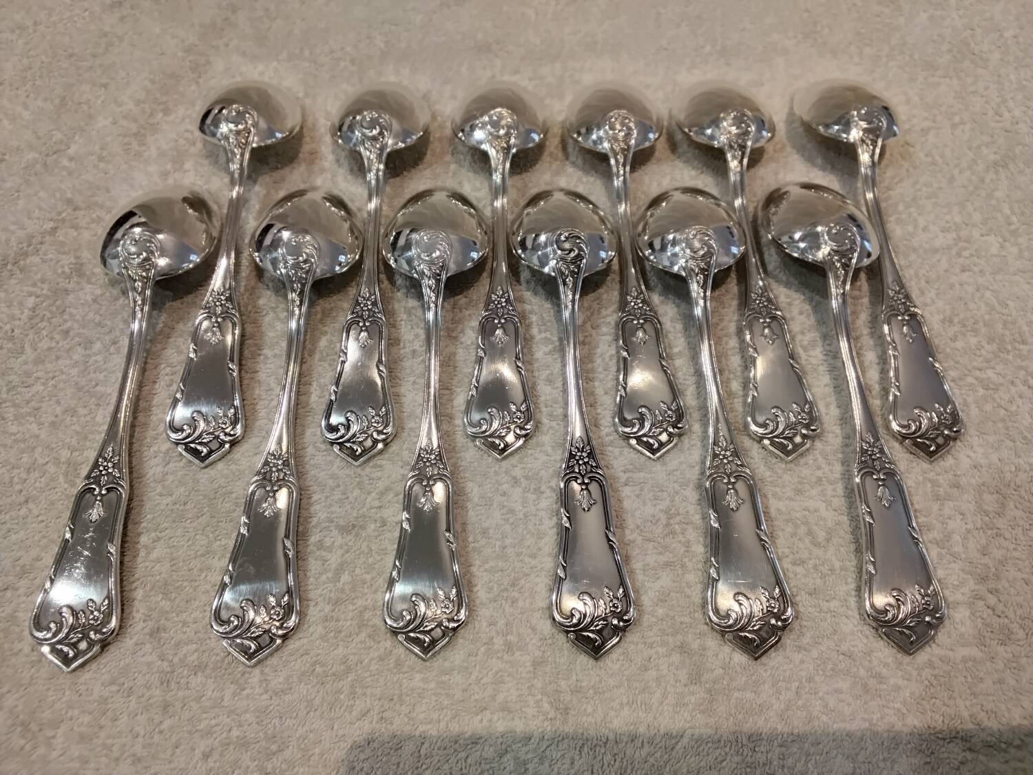 12 silver-plated metal soup spoons by the silversmith Boulenger LXV, half-rich.