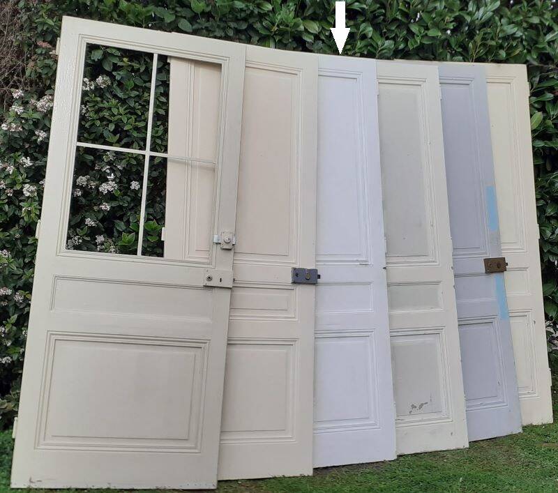 Communication door h221.5xl90cm old paneled, molded, interior