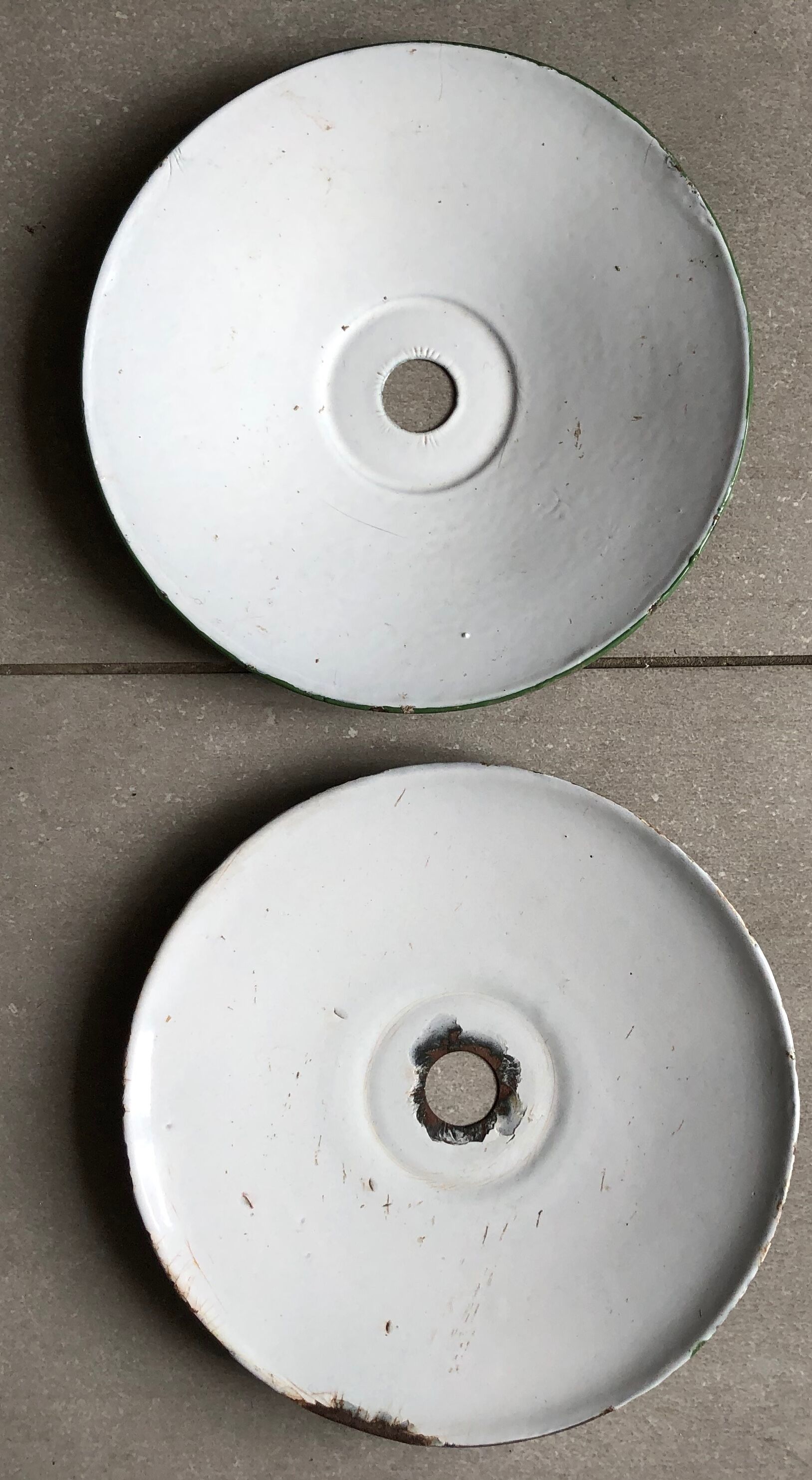 Date shade in vintage enamelled sheet style white and green farm -25cm