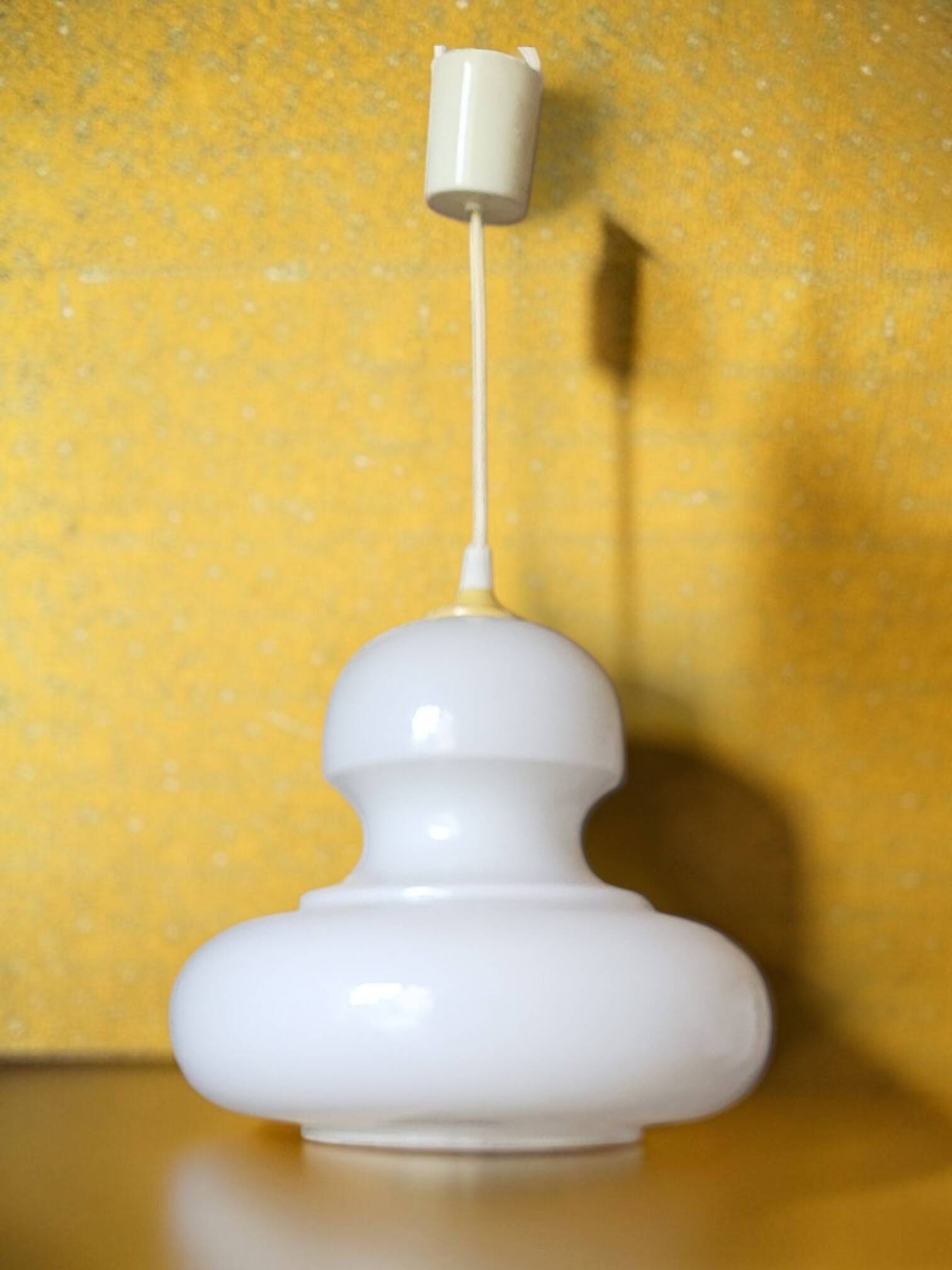 Suspension en verre opalin 1970's