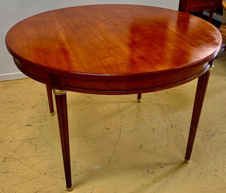 Louis XVI style table in cherry with 2 extensions