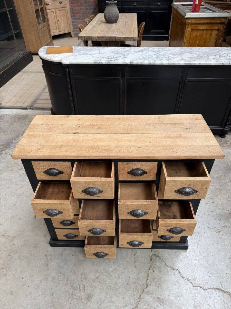 Workshop furniture with 20 drawers