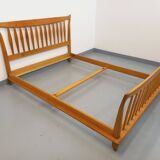 Lit double vintage français Guillerme et Chambron en chêne massif années 60