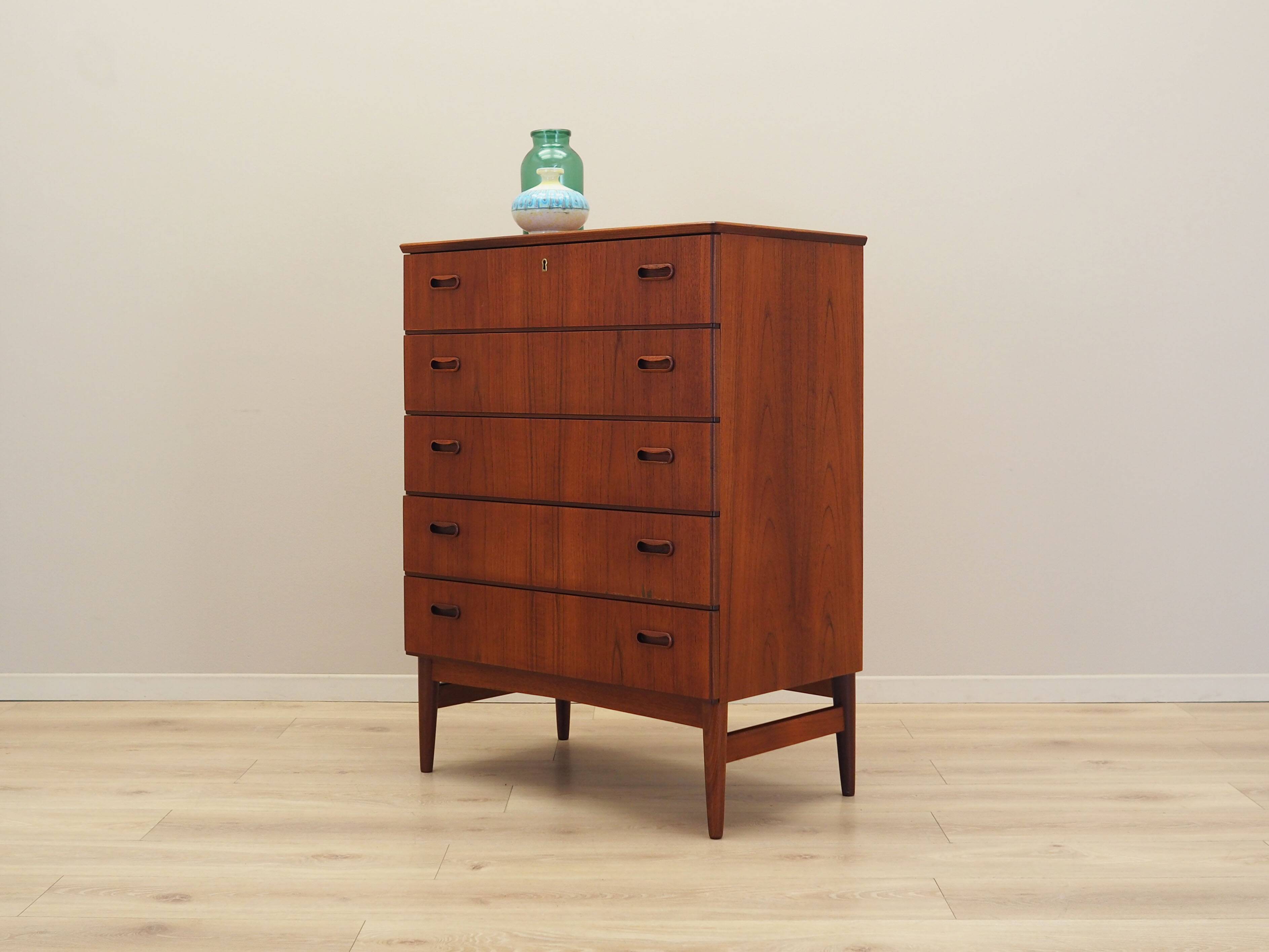 Commode en teck, design danois, années 1970, production : Danemark