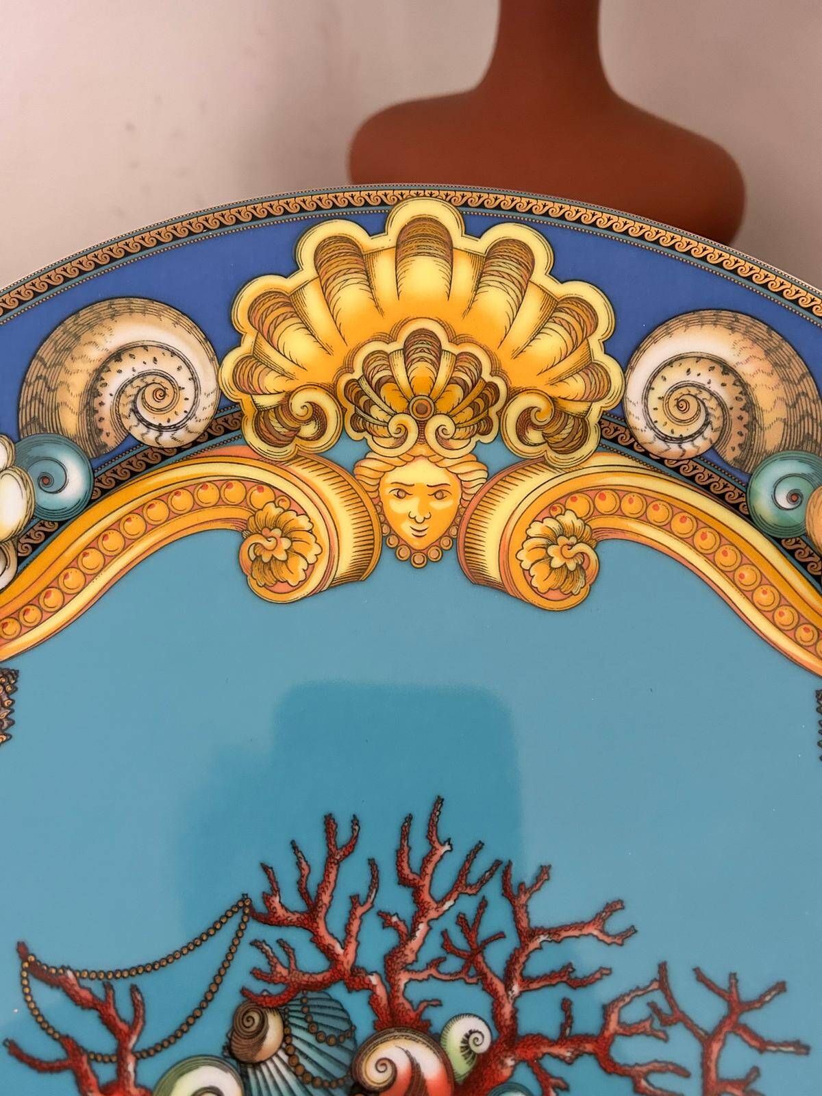 Assiette de présentation Versace pour Rosenthal « Les Trésors de la Mer »,