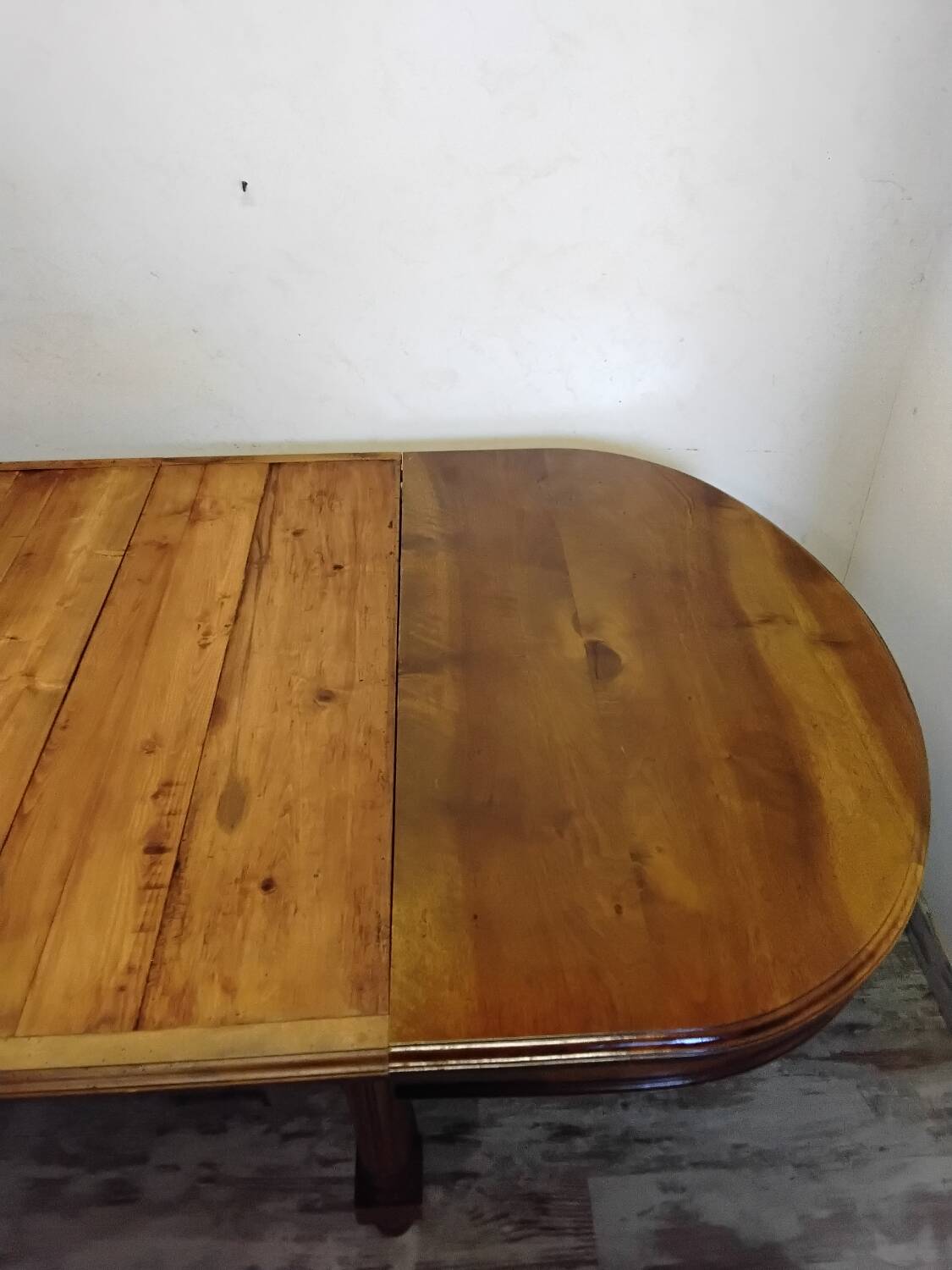 Table ovale en bois avec rallonges