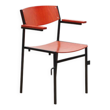 Gijs van der Sluis red and black chairs with armrests