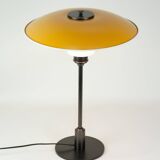 Lampe de table PH 3½-2½ avec abat-jour en métal jaune par Poul Henningsen