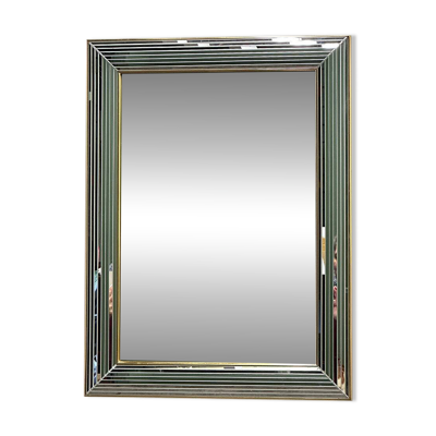 Miroir « Disco » DeKnudt des années 1980, avec cadre biseauté à plusieurs niveaux et bordure dorée.