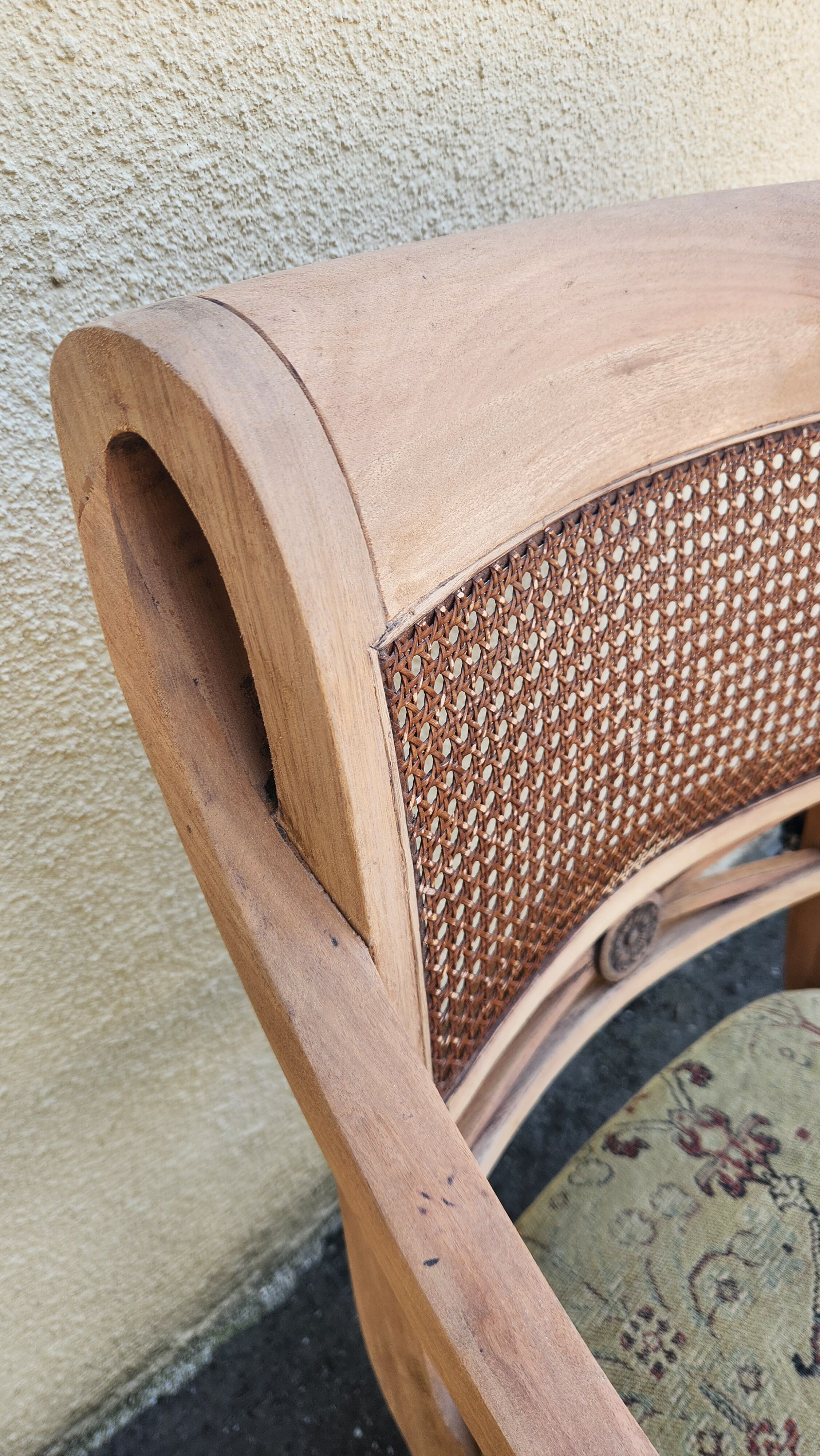 Fauteuil cabriolet palecek – bois brut & cannage