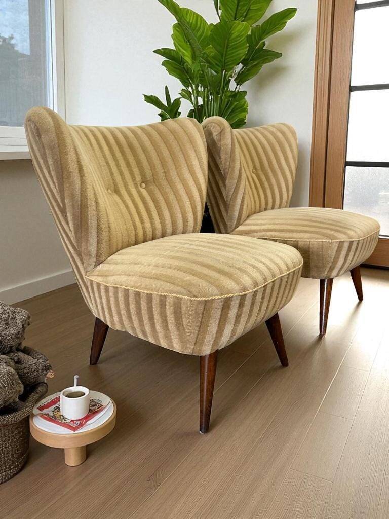 Set of 2 vintage cocktail chairs / single seats / armchairs