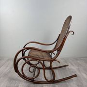 Fauteuil à bascule en bois courbé de style Thonet, XXe Siècle
