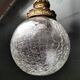 Suspension boule en verre craquelé
