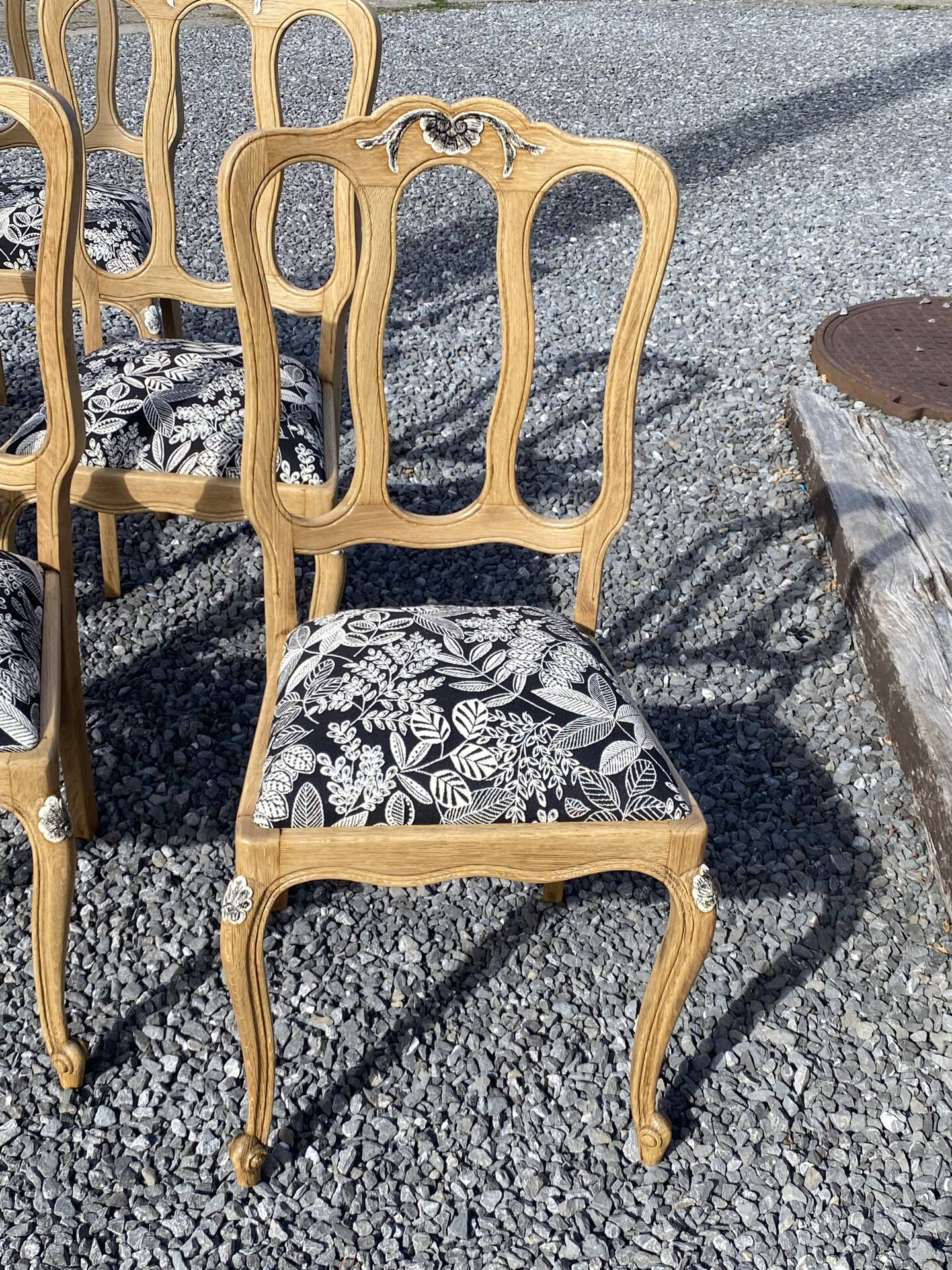 Set of 6 Louis XV style reupholstered chairs – Sandblasted raw wood & t