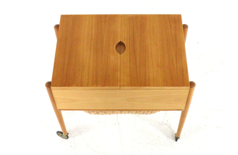 Lotos sewing box