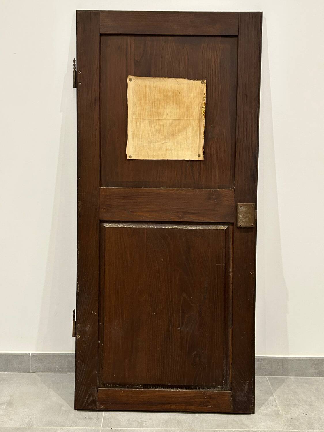 Carved and openwork wardrobe door