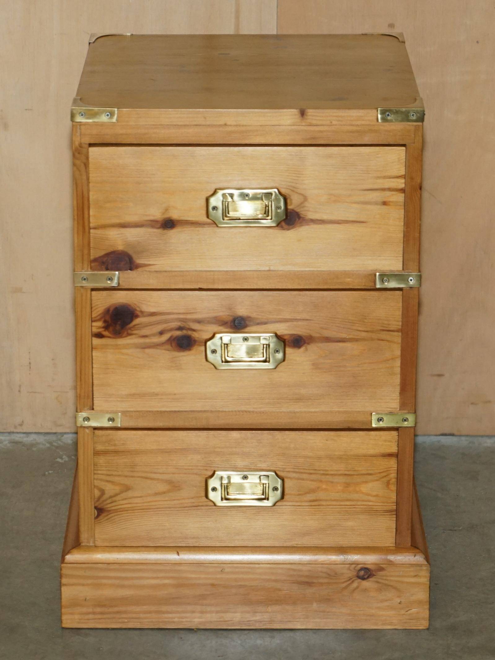 Commodes de campagne & tables de chevet