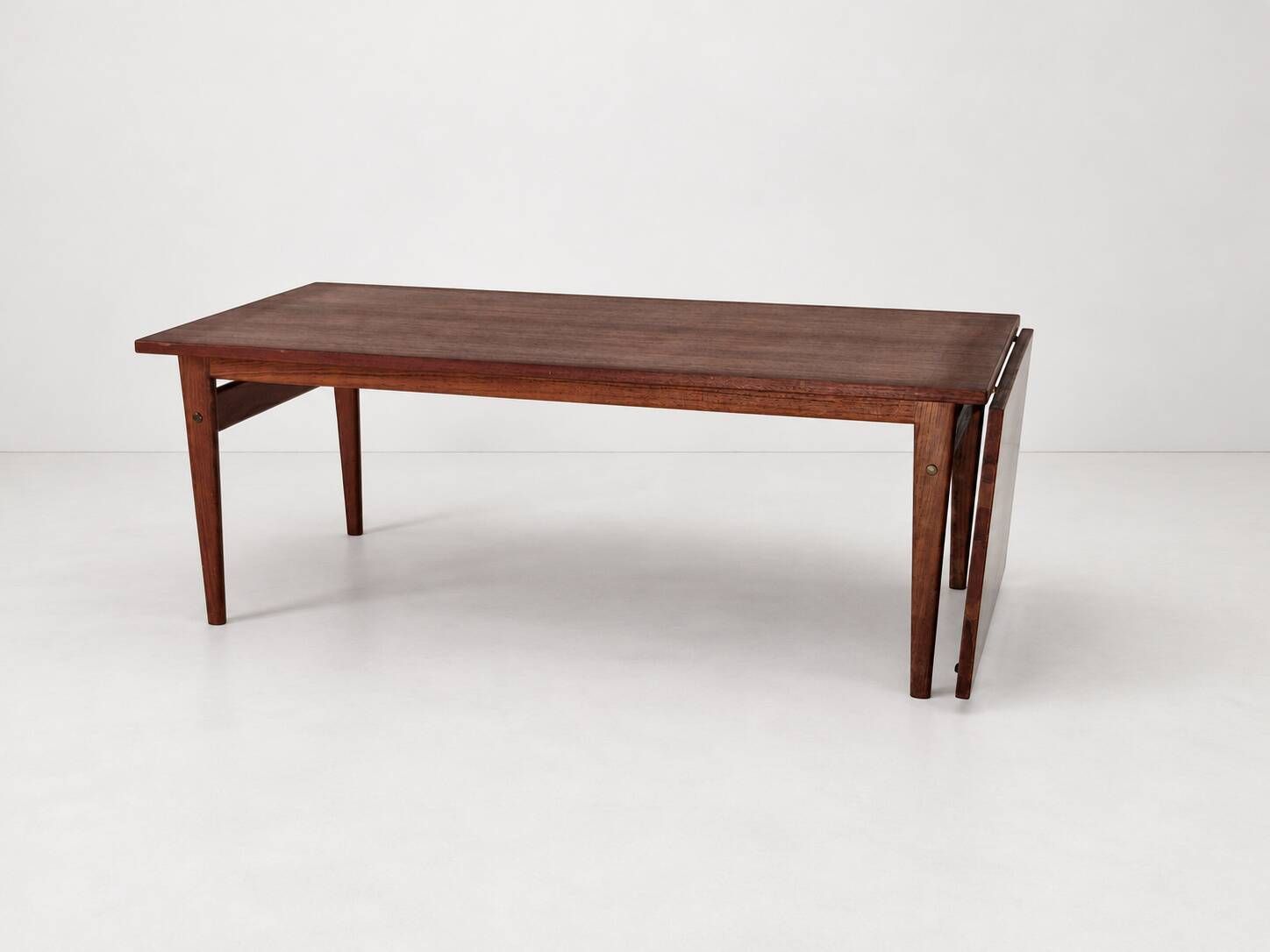 Table basse extensible en teck danois modèle PJ 56B par Grete Jalk, années 1960.