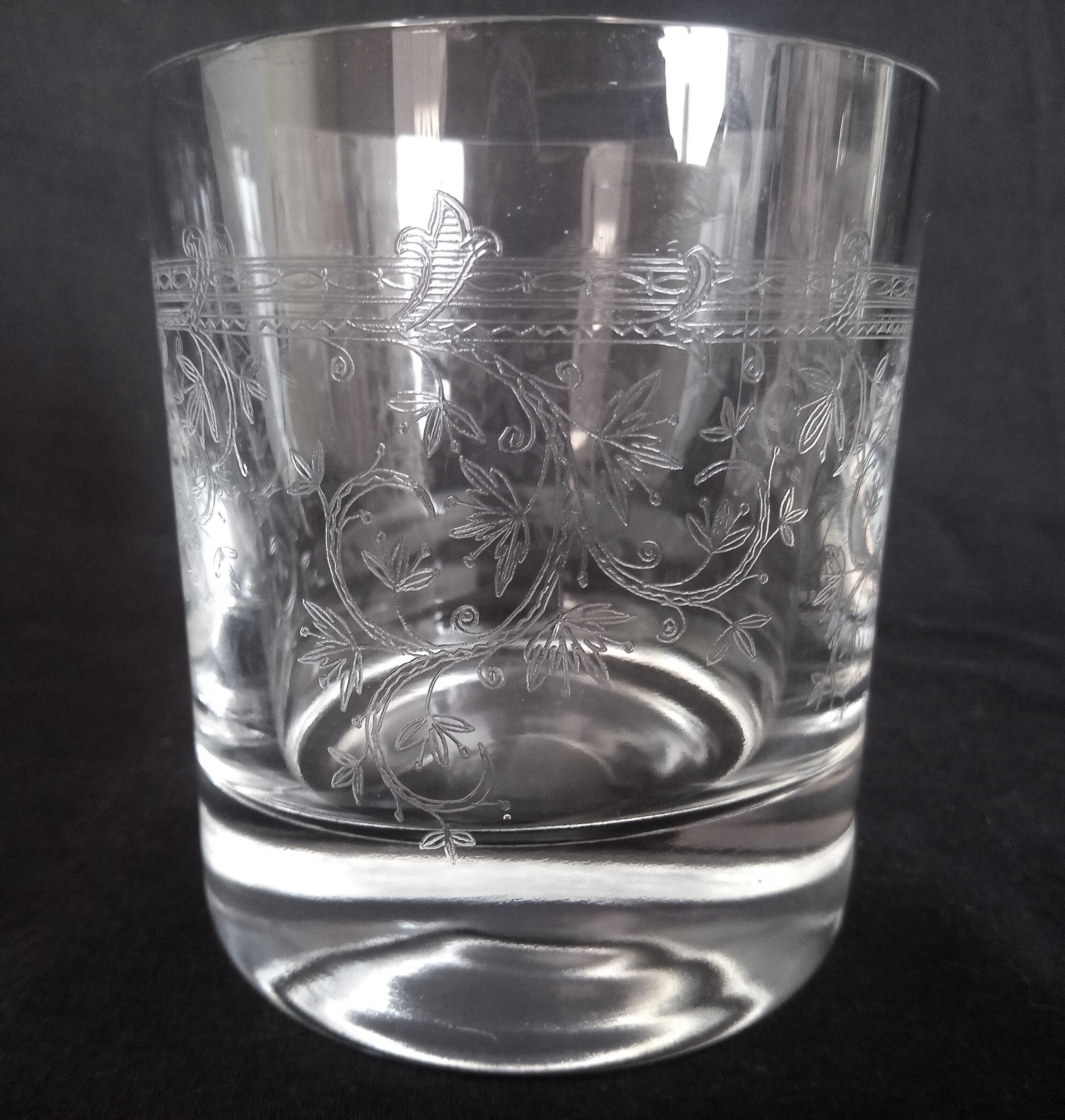 Set of 6 whisky glasses engraved with floral motifs