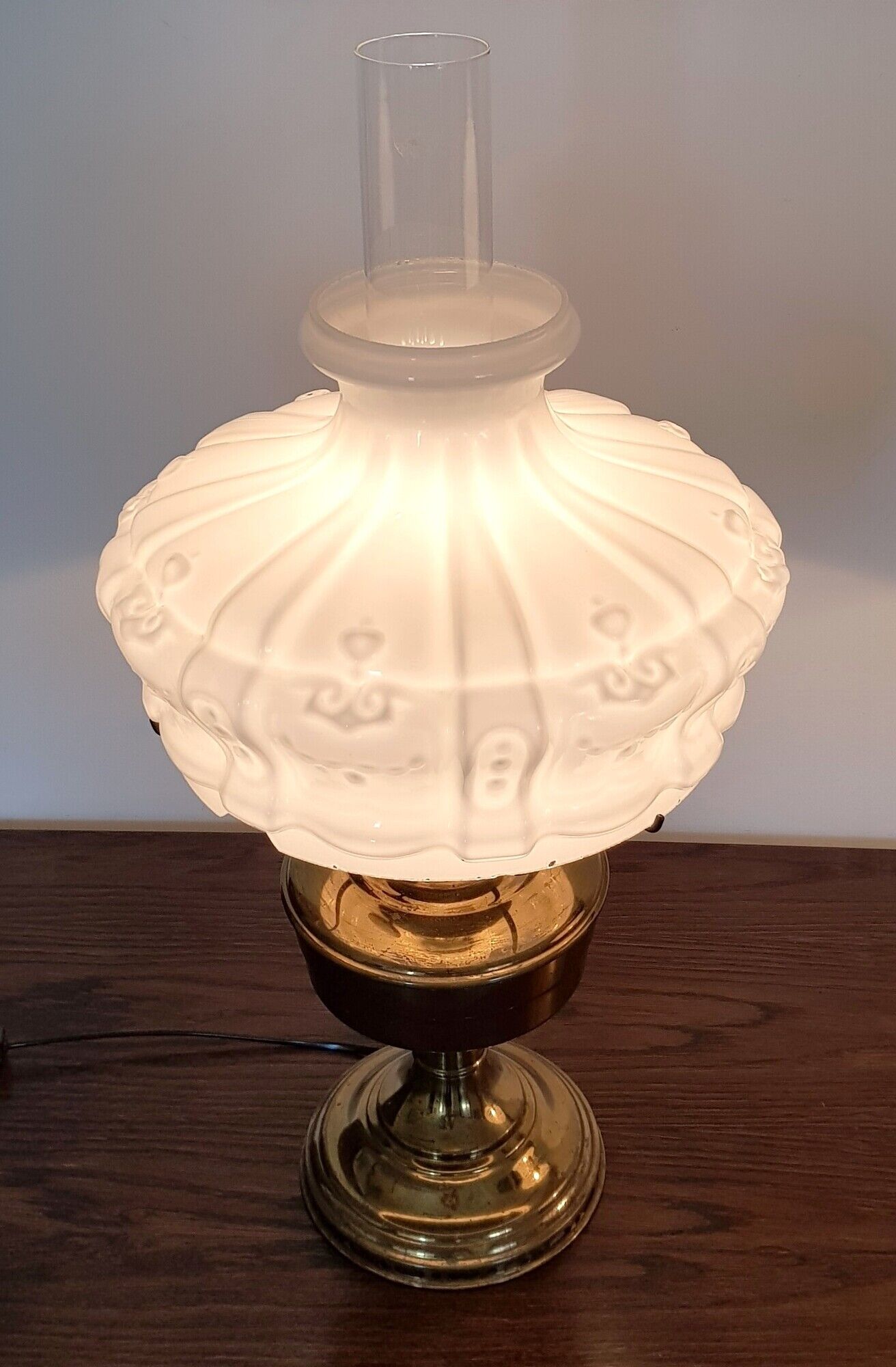 Pair of Aladdin Model 11 table lamps in satin brass, UK, 1922