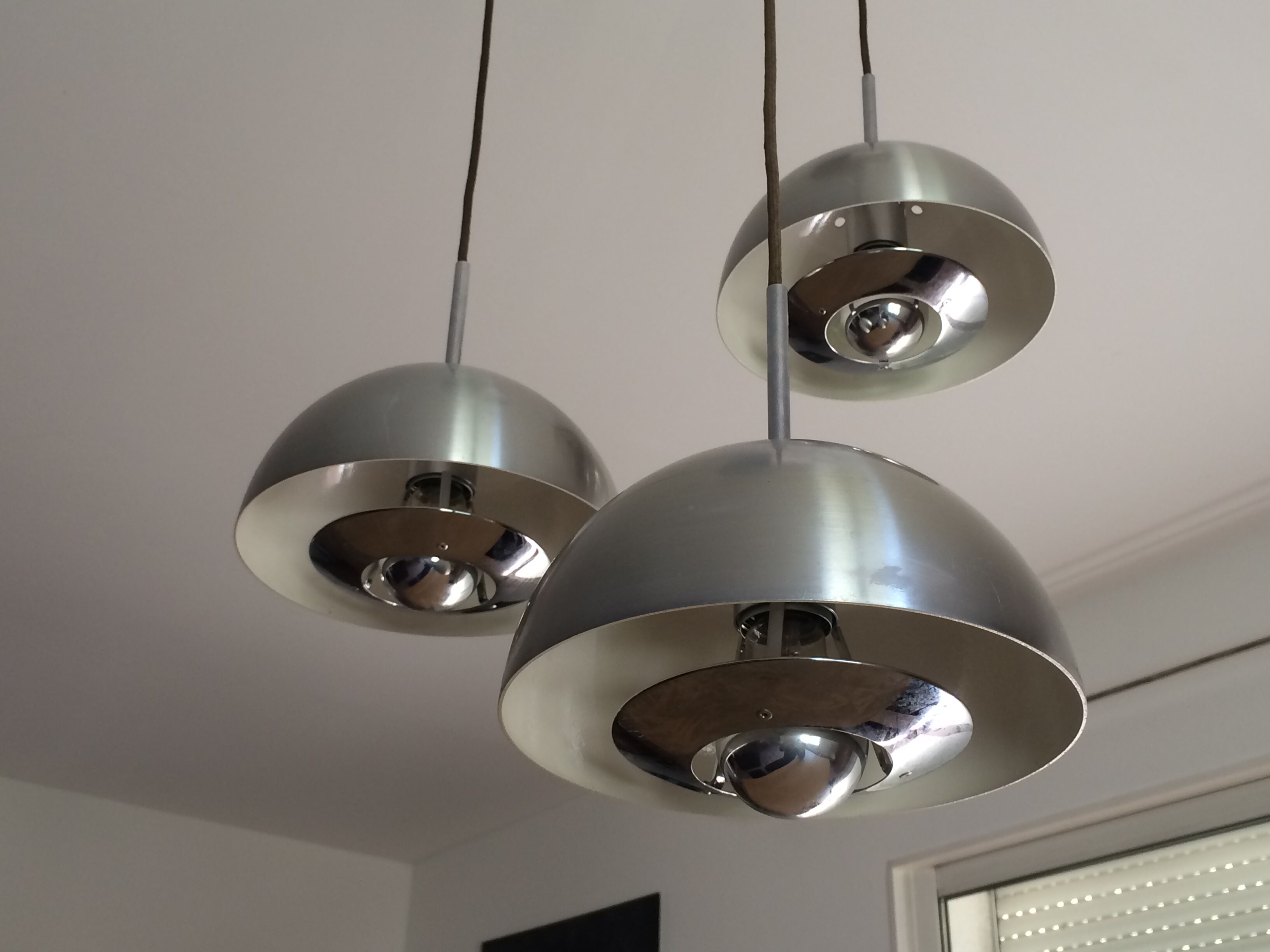Suspension waterfall Jean GANDELIN. 1970. 3 chrome steel globes.