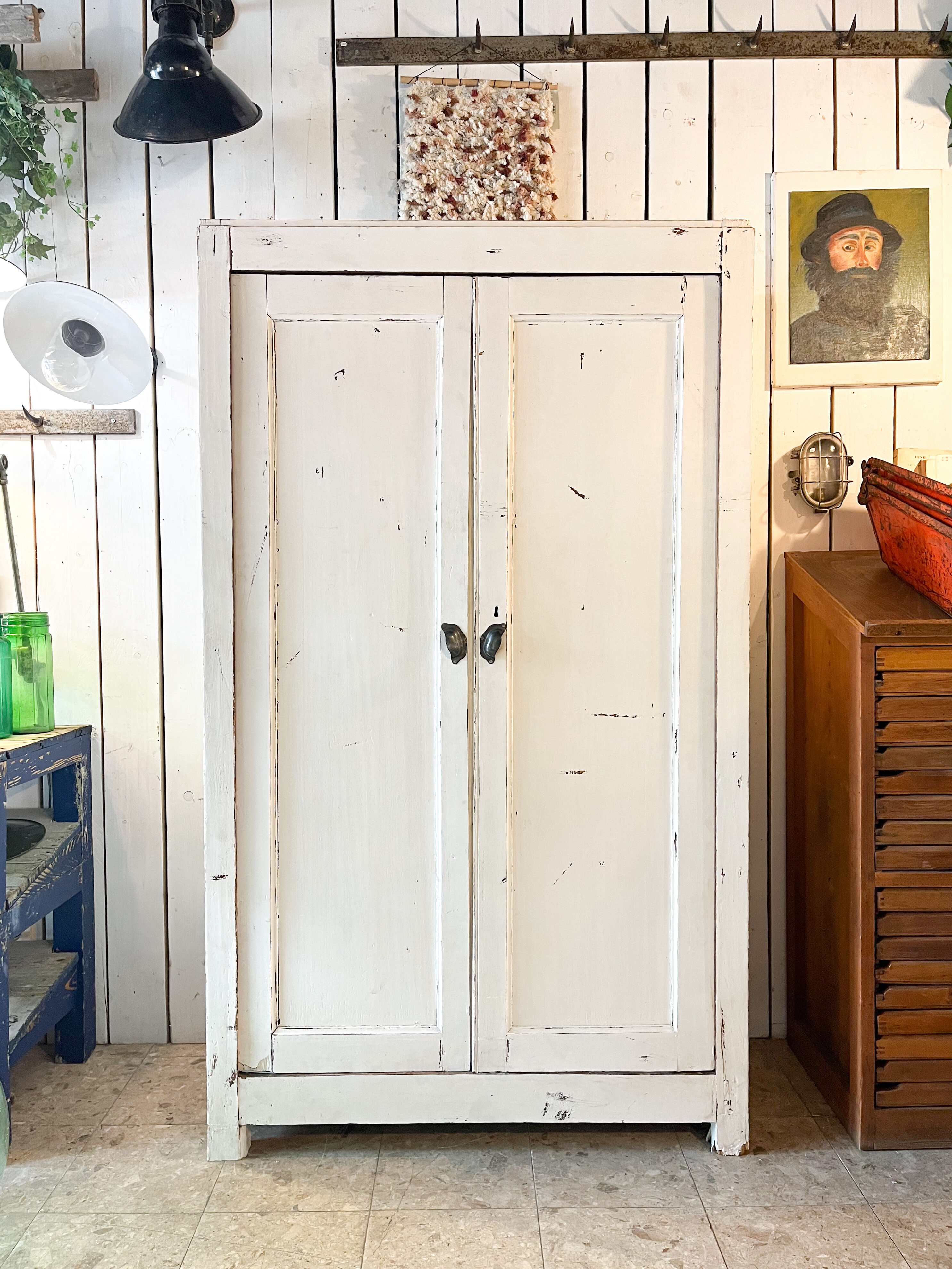 Armoire parisienne patine blanche