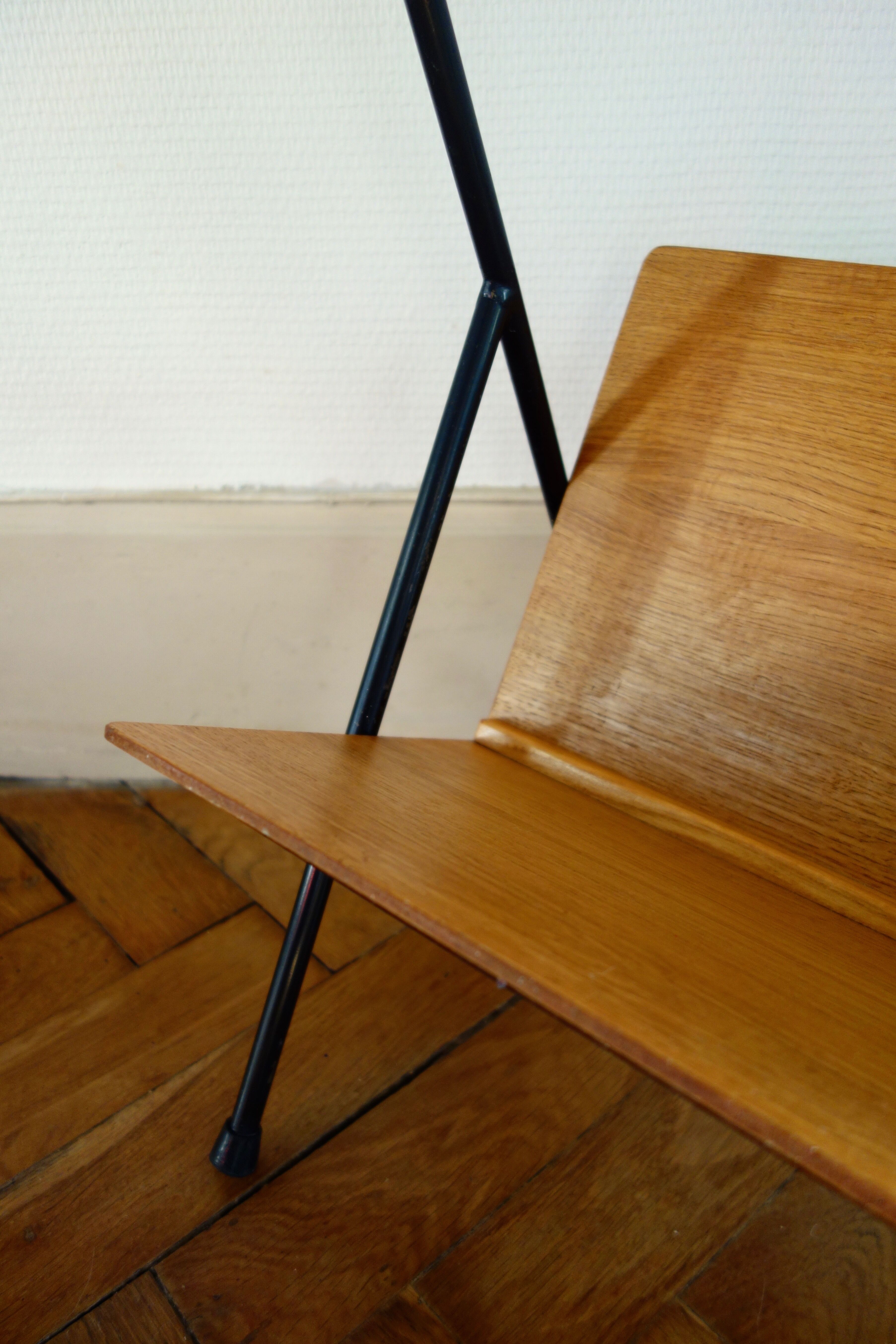 Table d'appoint porte-revues vintage des années 50