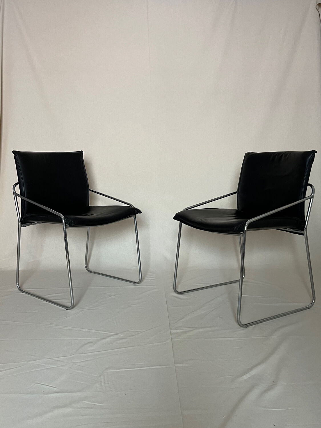 Ensemble de 6 chaises en cuir circa 1970