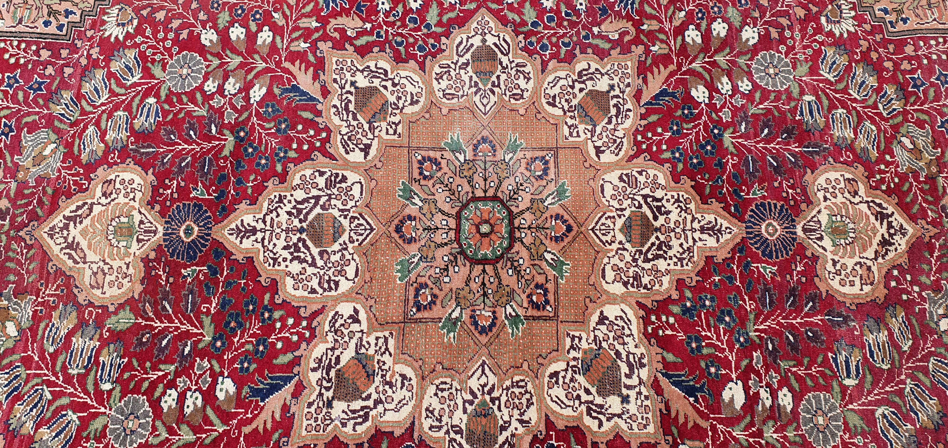 Carpet kayseri turkey, hand knotted pure wool and cotton. perfect condition. 200 x 300 cm. 1970.