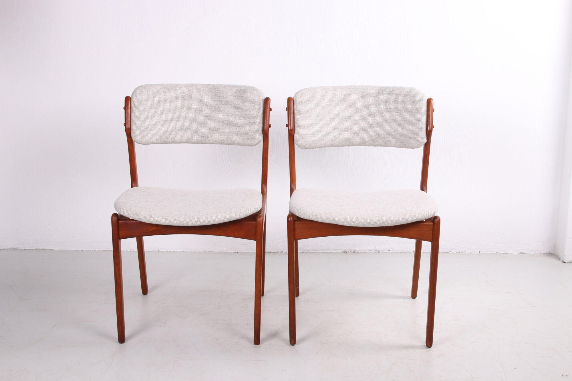 Teak dining room chairs by Erik Buch for Odense Maskinsnedkeri / O.D. Møbler model 49, 1960s