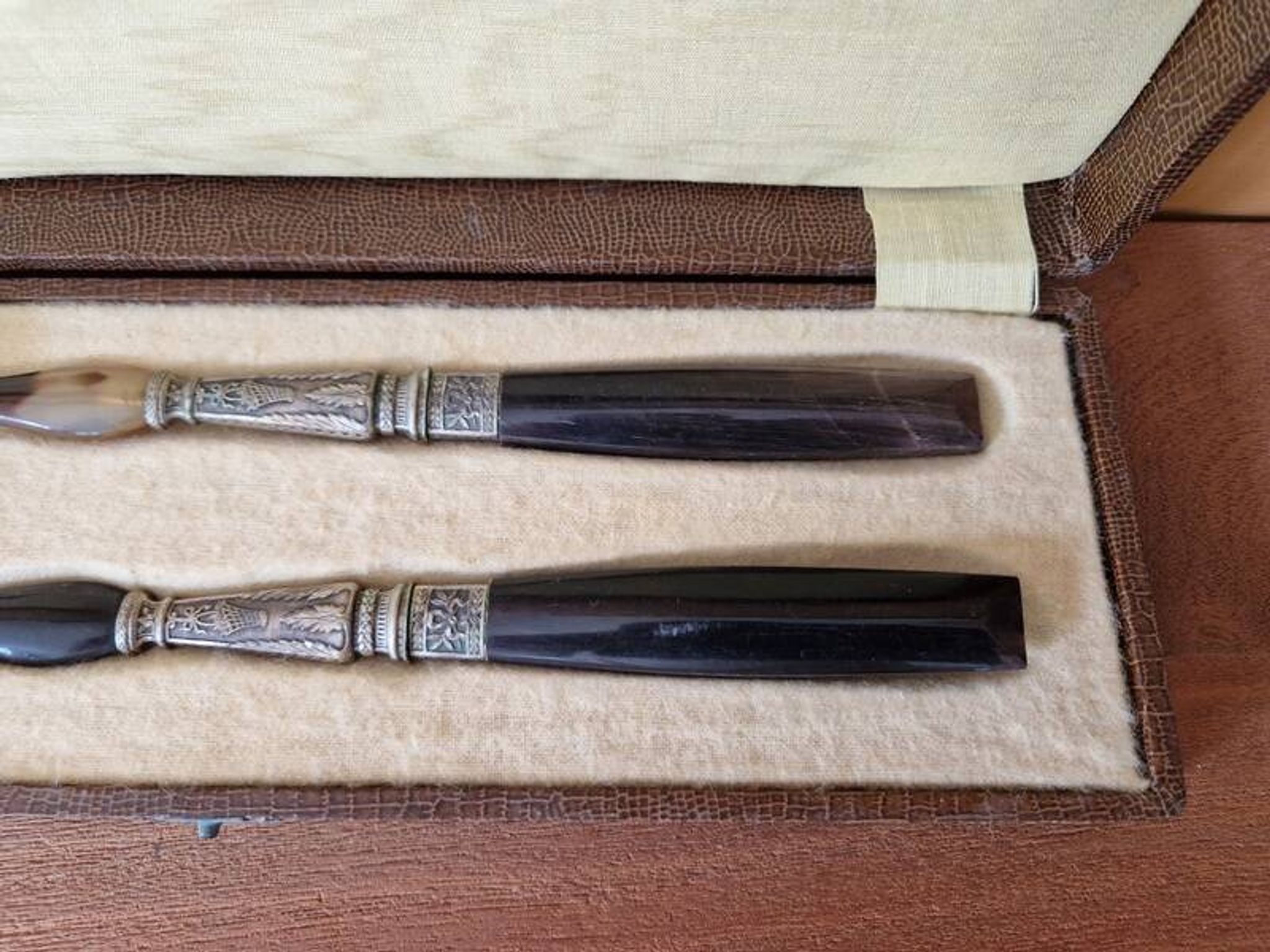 Salad serving set in horn and silver-plated metal in the Louis XVI style.