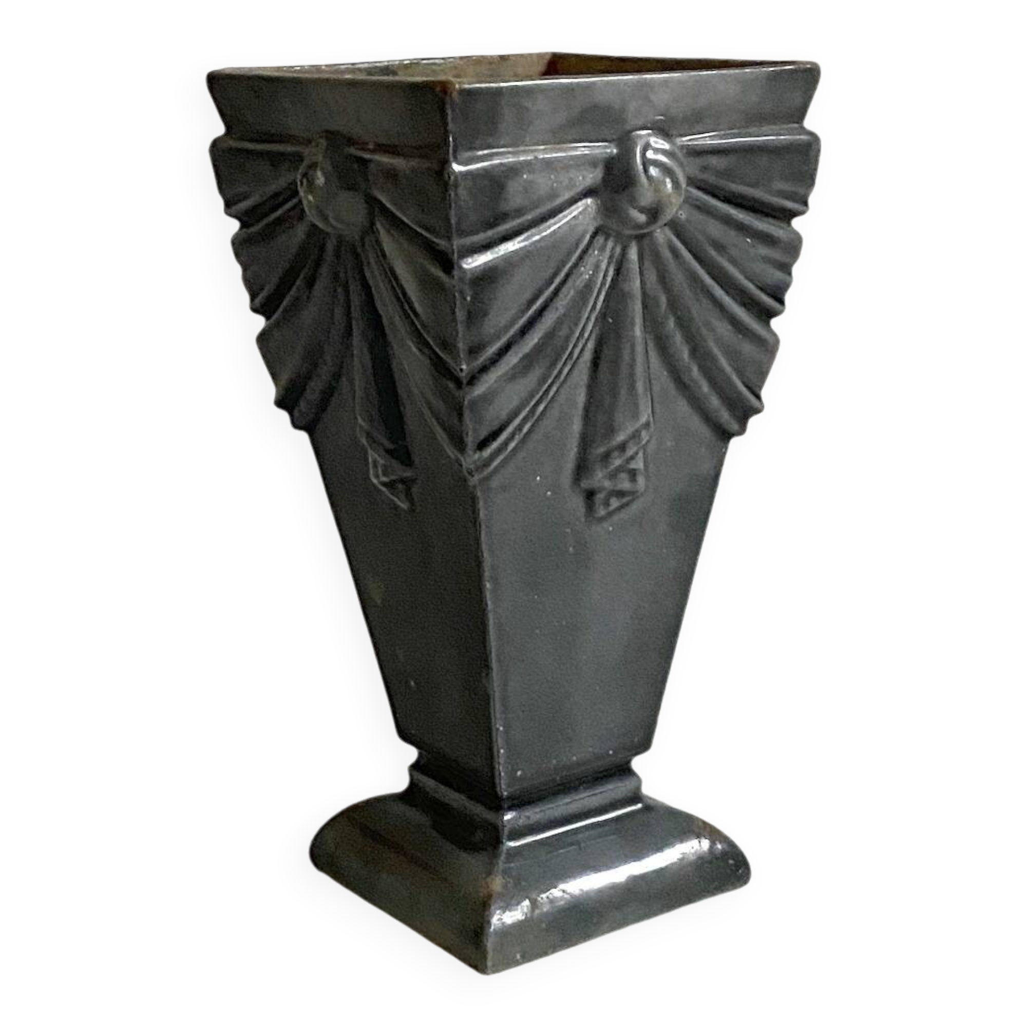 Small Art Deco vase in gray enameled cast iron