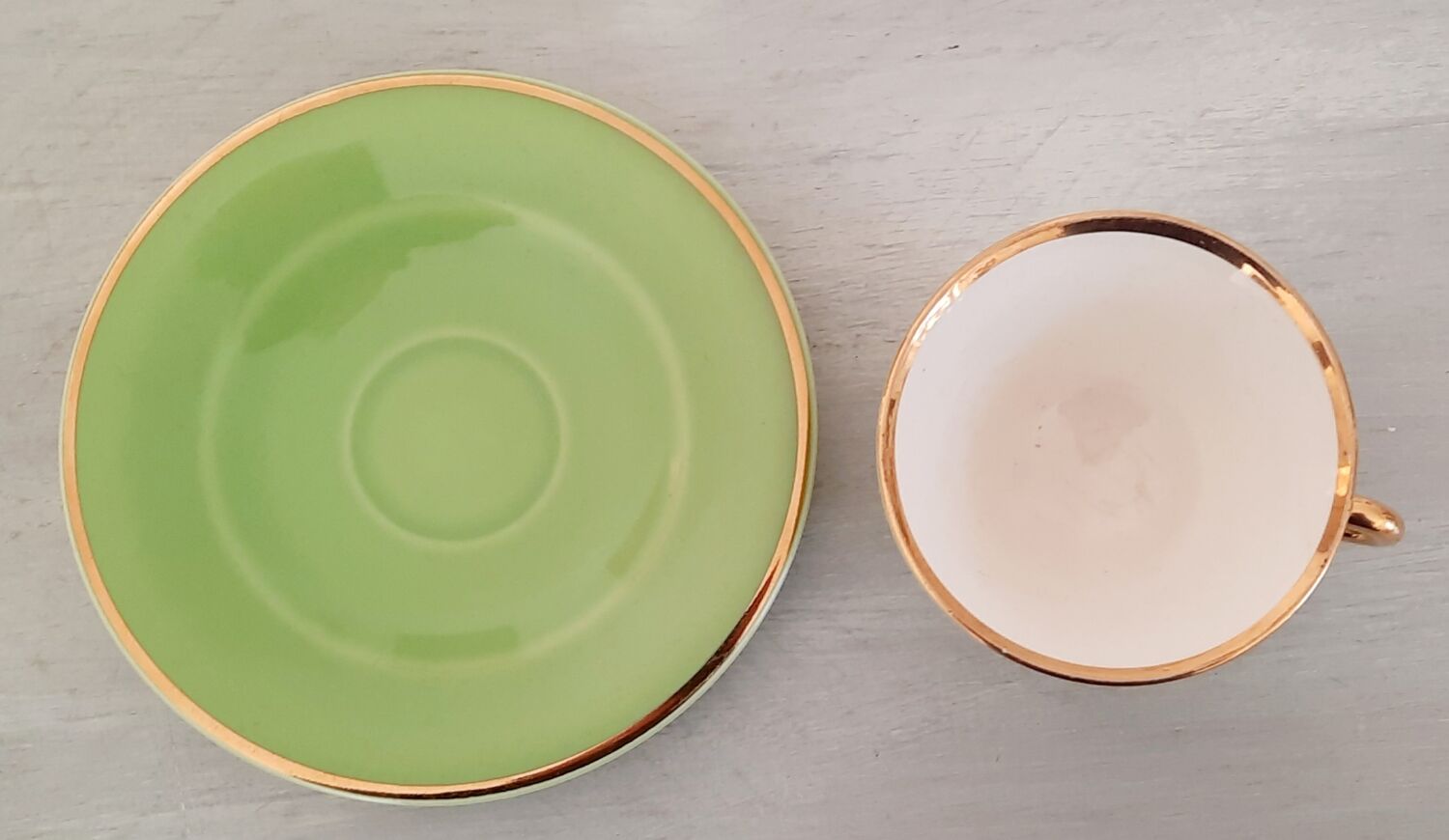 Coffee cup and under cup in green Salins earthenware and vintage gold net