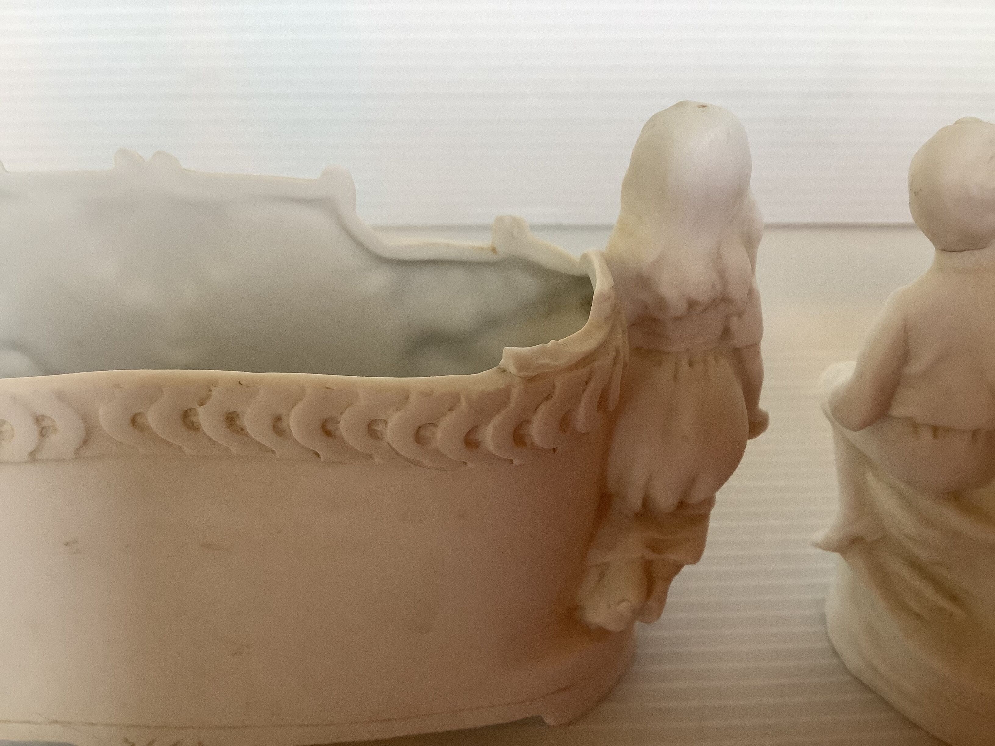 Pair old mini biscuit planters