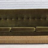 Canapé danois 3 places des années 1970, velours d'ameublement vert, pieds en bois de frêne.