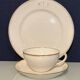 Service à thé en porcelaine (Limoges) 35 pieces monogrammè à liseré doré
