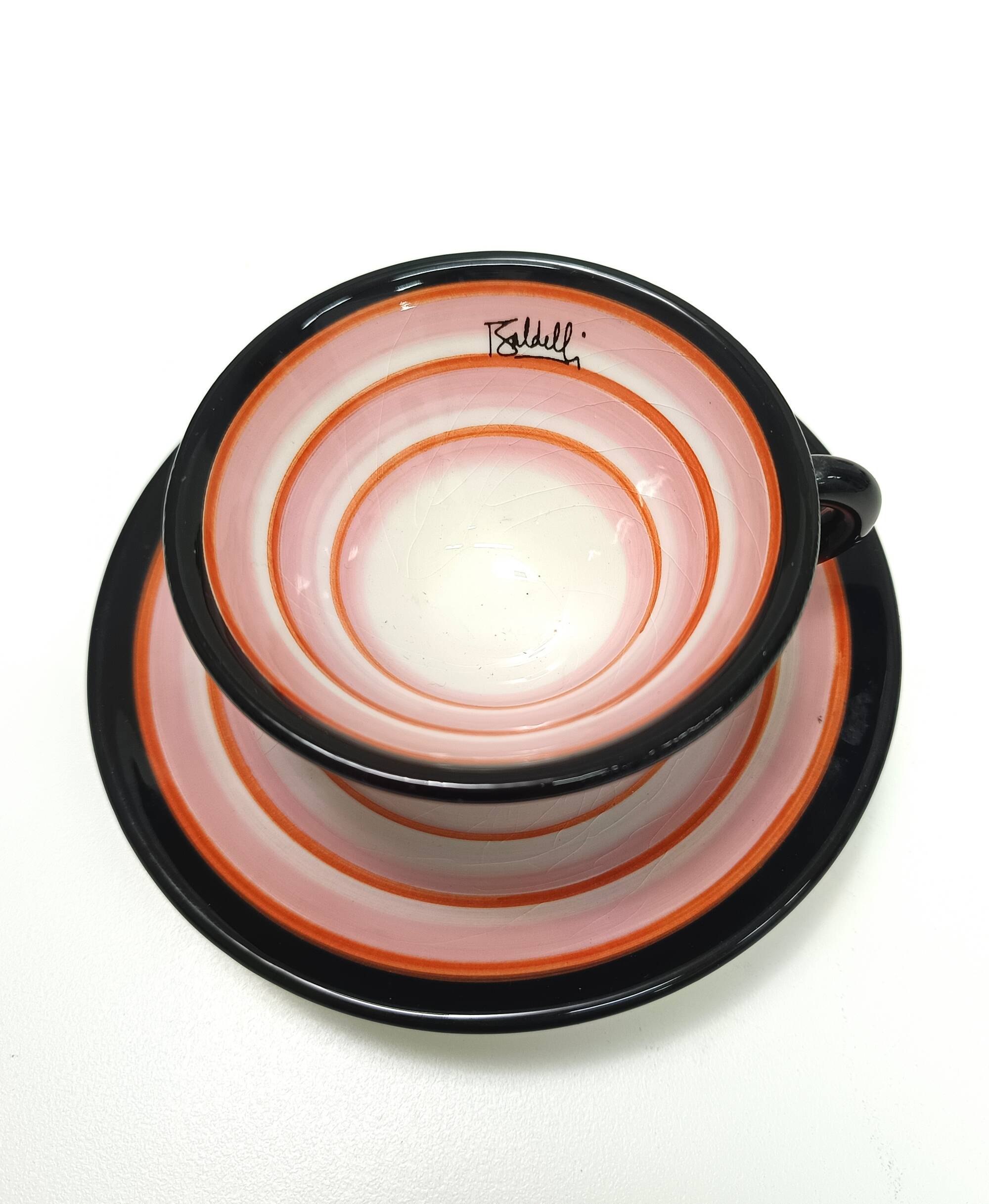 Quatre tasses à café en céramique par Baldelli avec un pichet à lait et un sucrier, Italie.