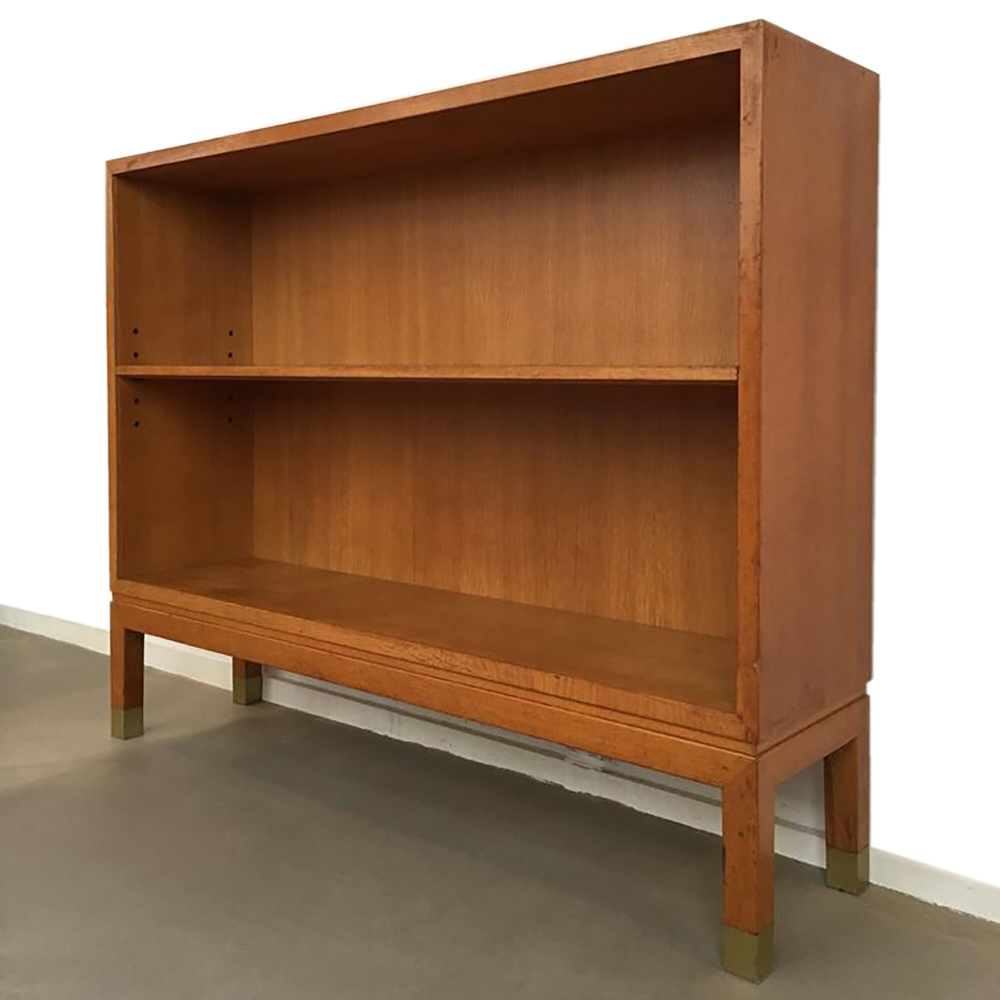 Oak bookcase with brass clogs, 60's